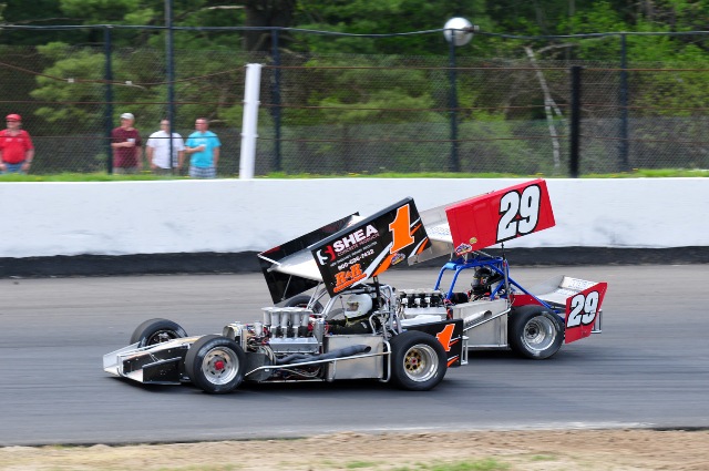 9392 – Mike Ordway Sr. (1) and Russ Wood (29) battle for third at Albany-Saratoga Sunday. Ordway Sr. won out with Wood finishing fourth.