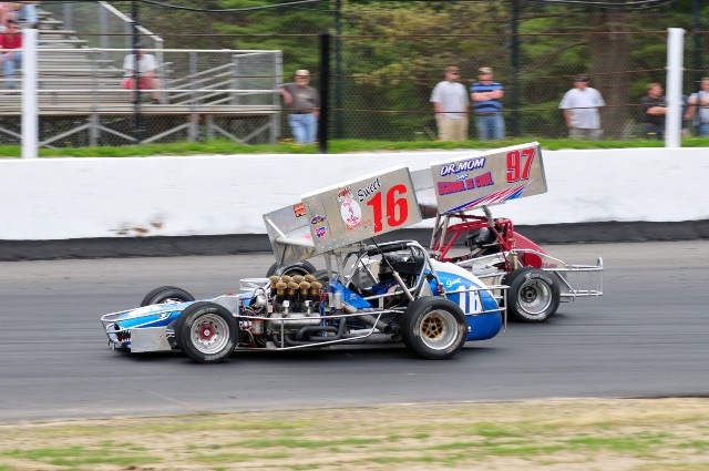 9416 – USAC driver and Texas resident Paul White piloted the Steve Miller 16 at ISMA’s opener and dives under Danny Lane, driving his uncle’s 97 this year.